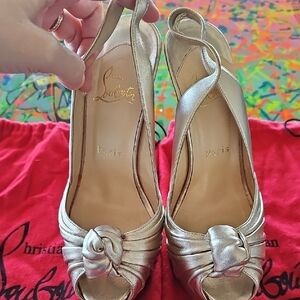 ✨️Real ! Christian Louboutin Metallic Knot Peep-Toe Heels, Elegant & beautiful